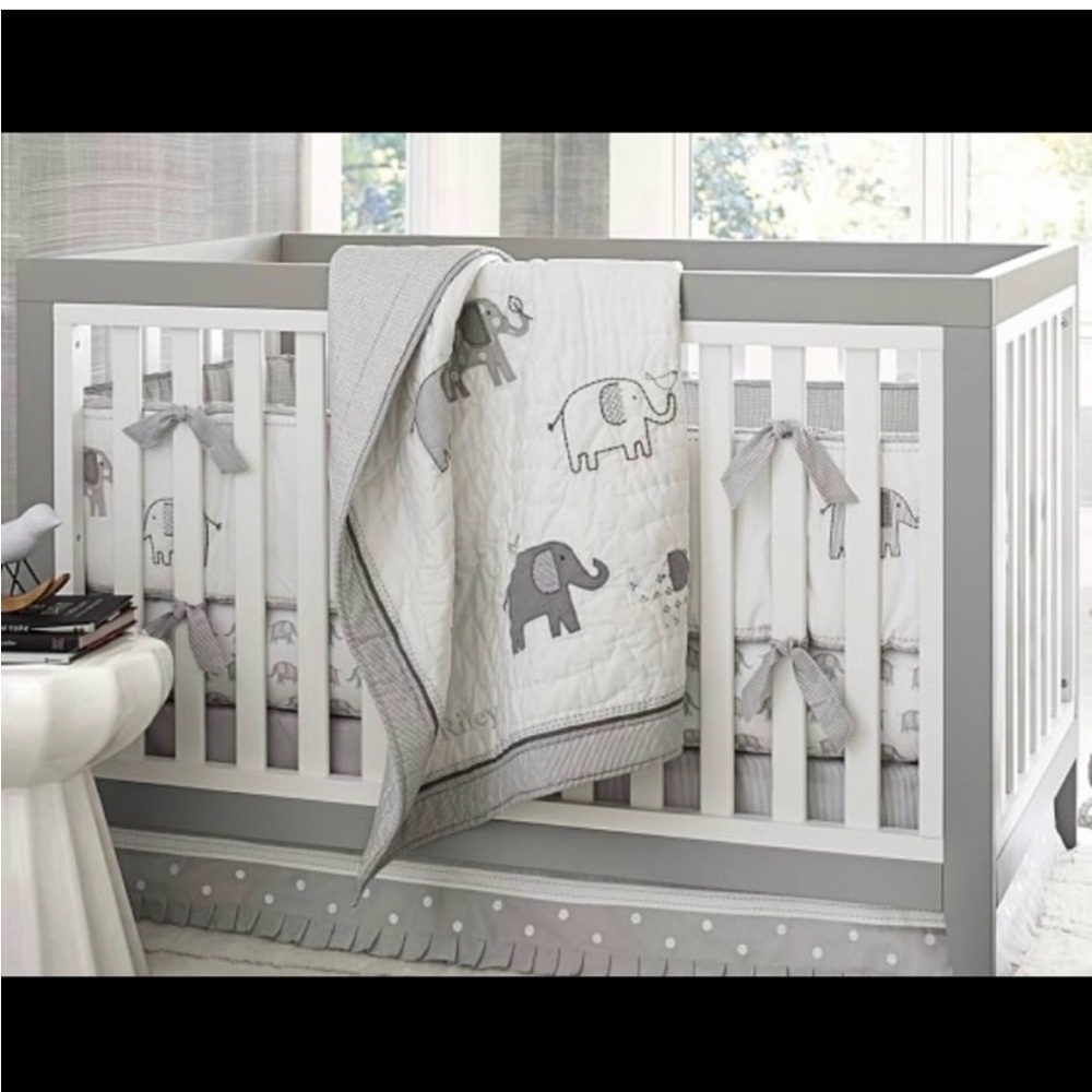 🐘Pottery Barn Kids Taylor Stripe and Dot Crib Skirt - Gray and White🐘